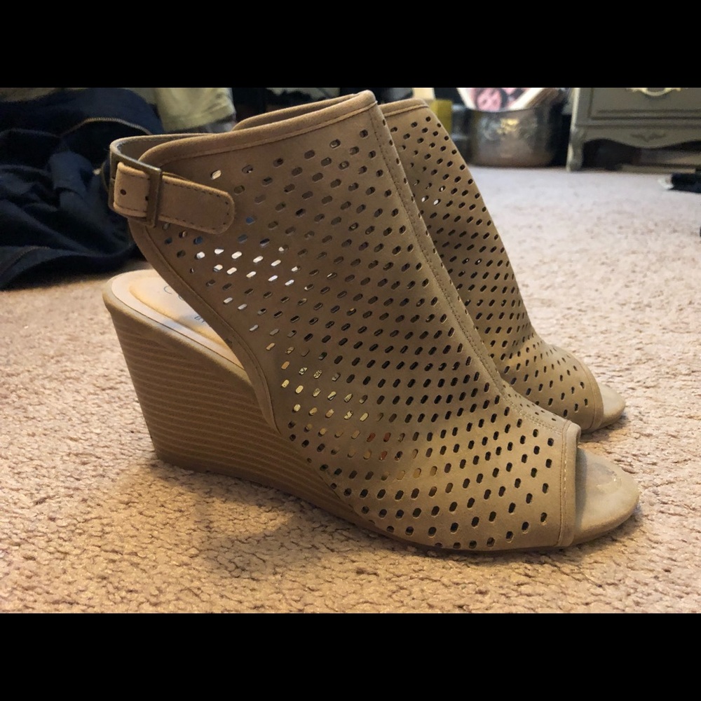 Lightly worn darling ankle wedges